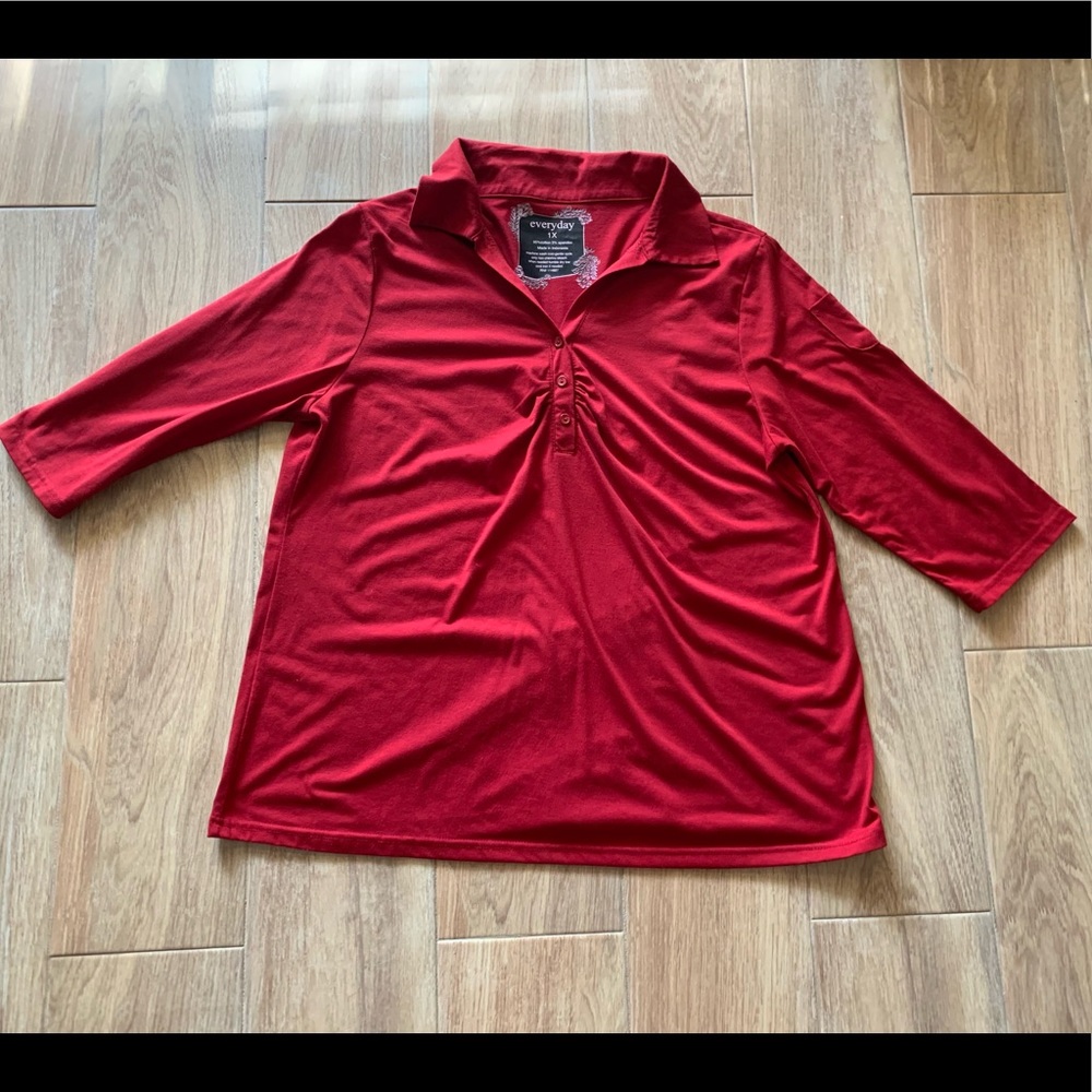 Red collared 3/4 sleeve top